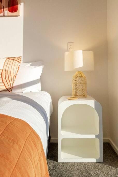 3 Minutes walk to Riverside Market 4bed4bath Apartment in Christchurch