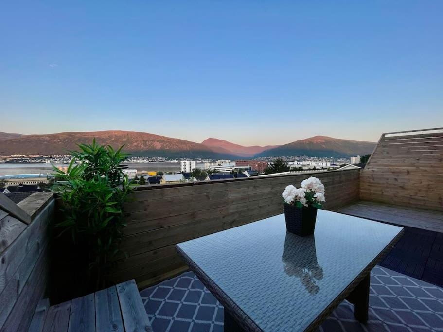 Golden View - Utsikt, parkering, nær sentrum Apartment in Tromso