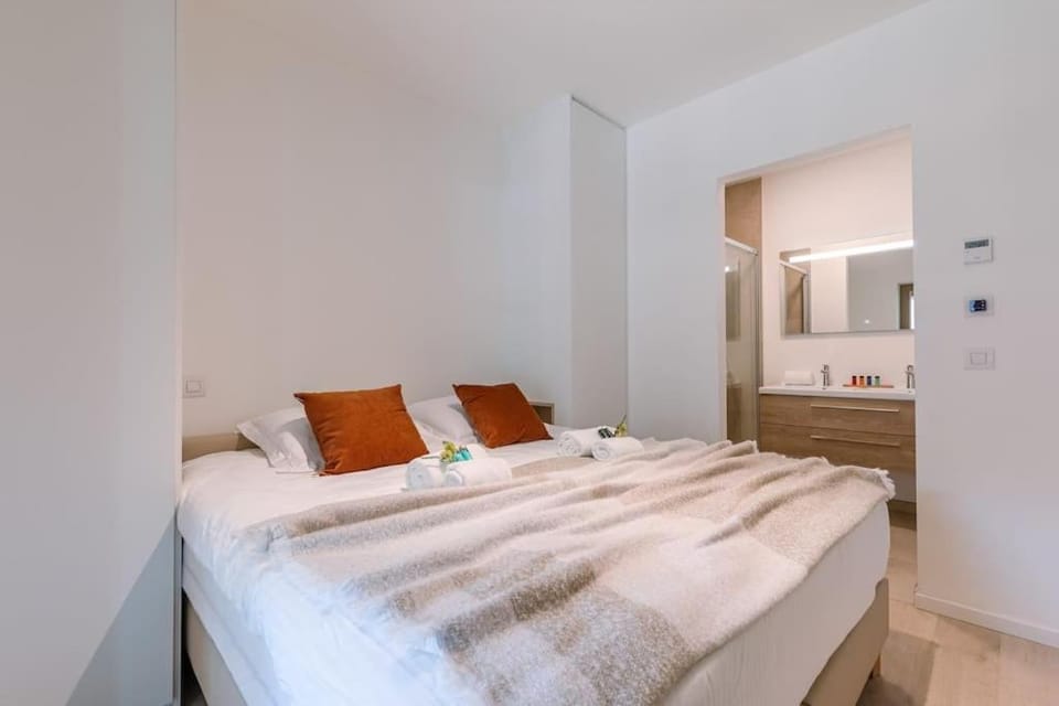 Ostend 2-BR Apartment with Terrace & BBQ & Parking Apartment in Ostend