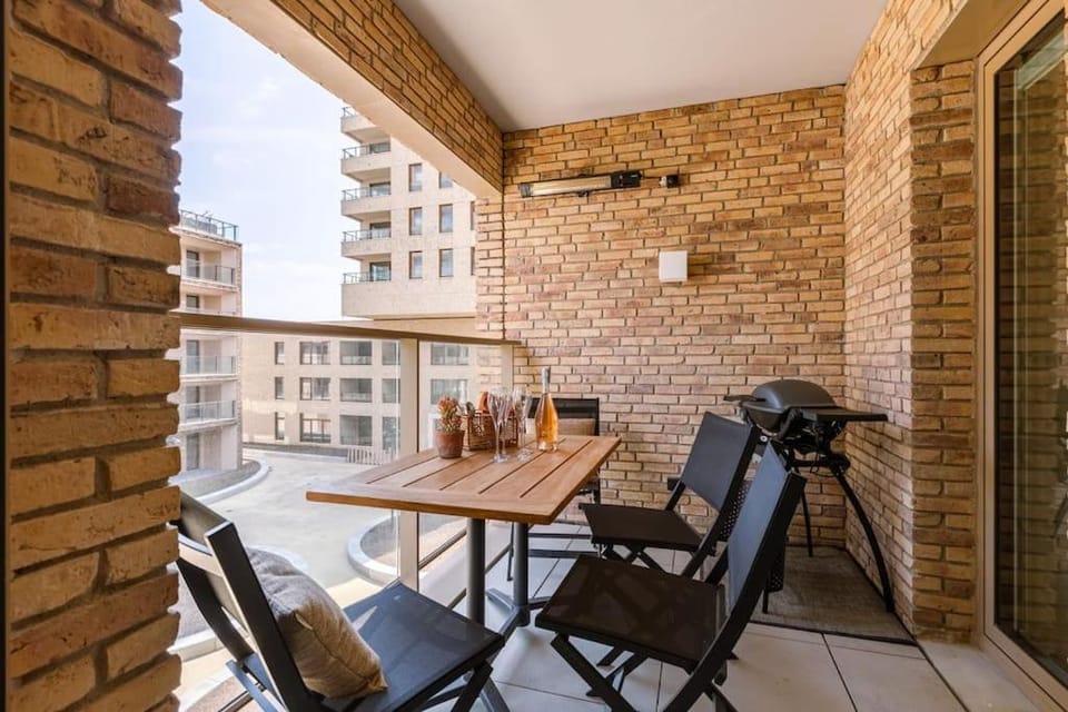 Ostend 2-BR Apartment with Terrace & BBQ & Parking Apartment in Ostend