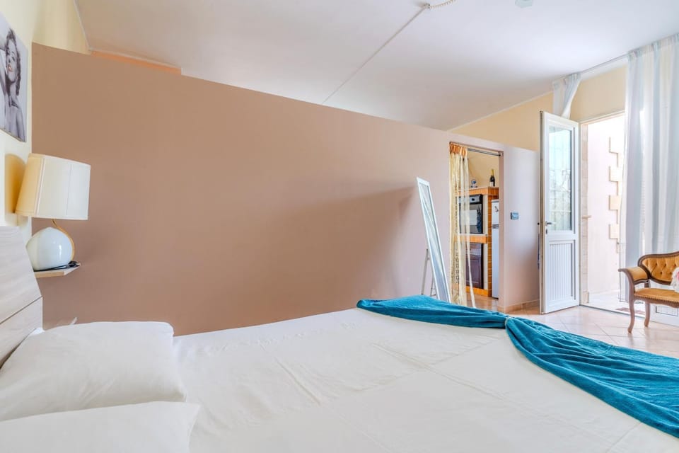 Living room, Bedroom