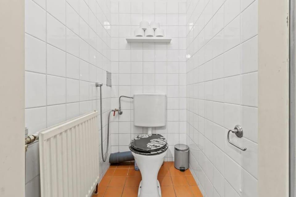 Spacious Apartment next to Shopping Mall Apartment in Vienna