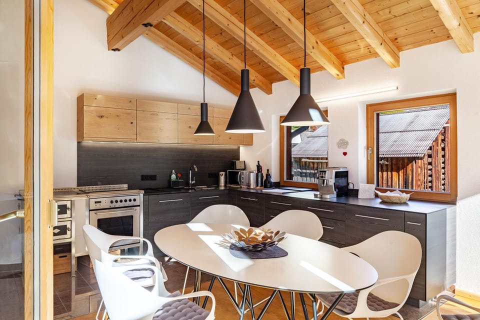 Property building, Kitchen or kitchenette, Living room