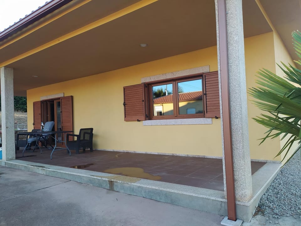Property building, Patio, Balcony/Terrace