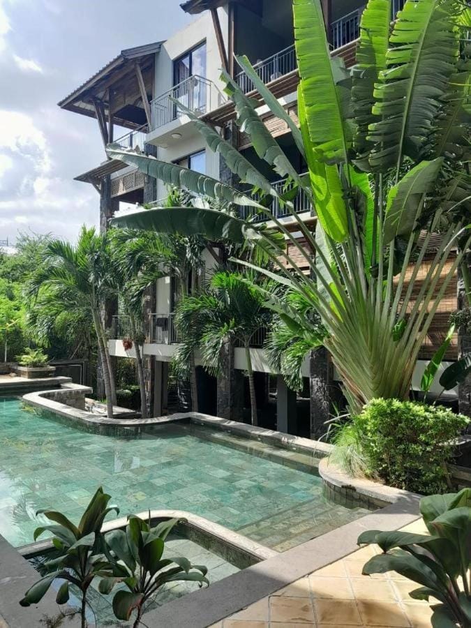 Blue Waves Beachfront Penthouse Apartment in Flic en Flac