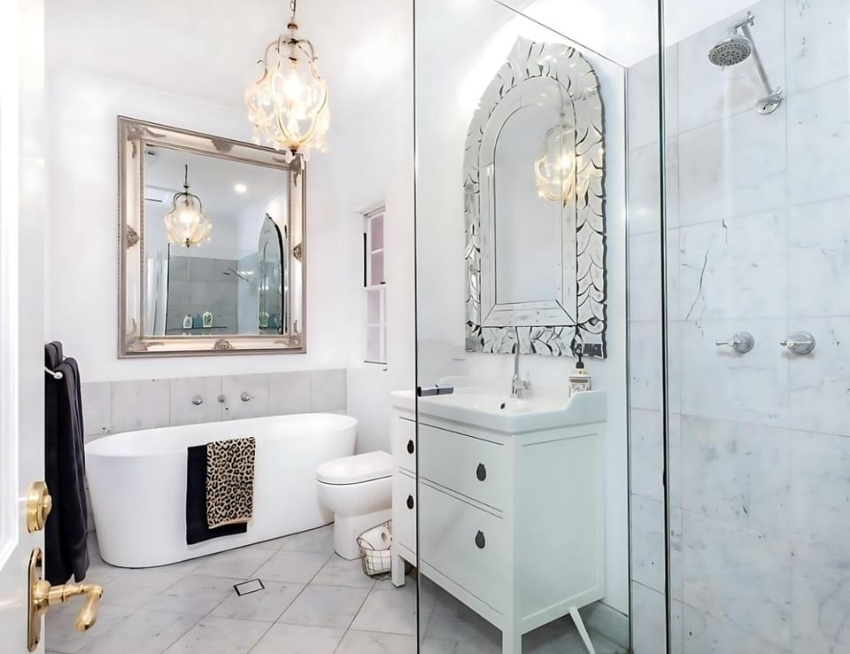 Shower, Toilet, Bathroom, Bath, hair dryier, heating, towels, air conditioner