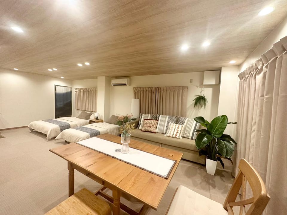 Bed, Photo of the whole room, Seating area