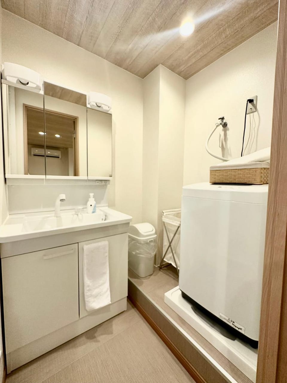 Toilet, Bathroom, towels
