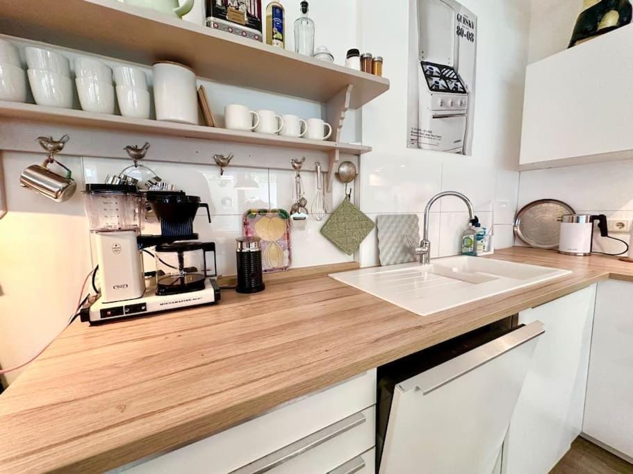 Coffee/tea facilities, Kitchen or kitchenette