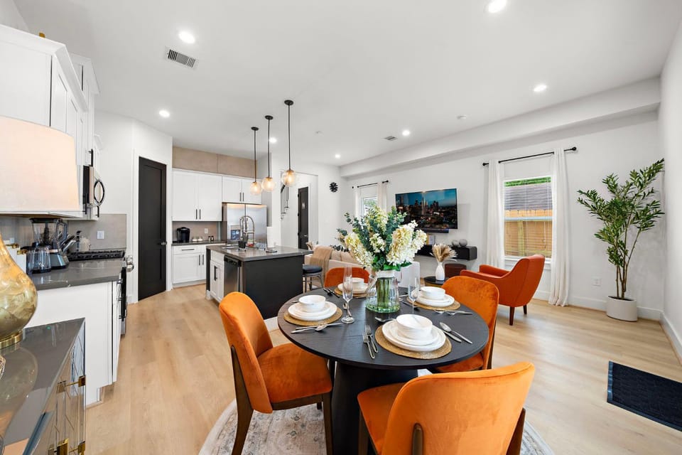 Near DT & Med Center Townhouse WiFi Games Pets House in Houston
