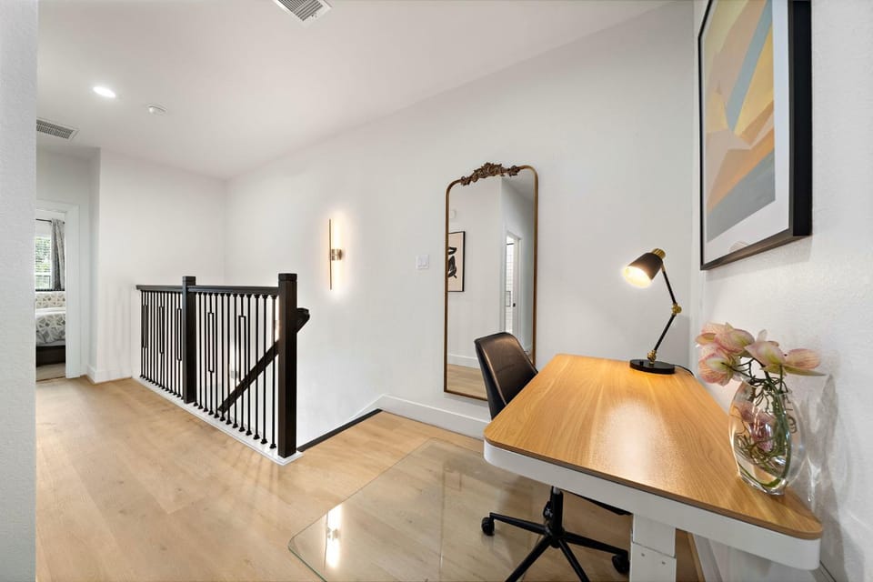 Near DT & Med Center Townhouse WiFi Games Pets House in Houston