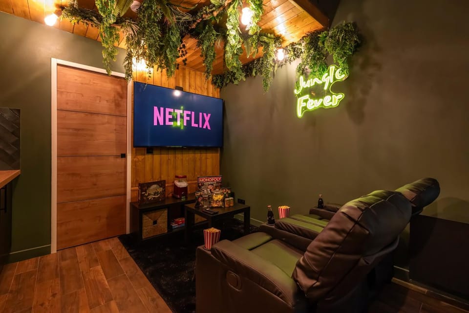 Cinéroom - Jungle Fever Apartment in Saint-Maur-des-Fossés