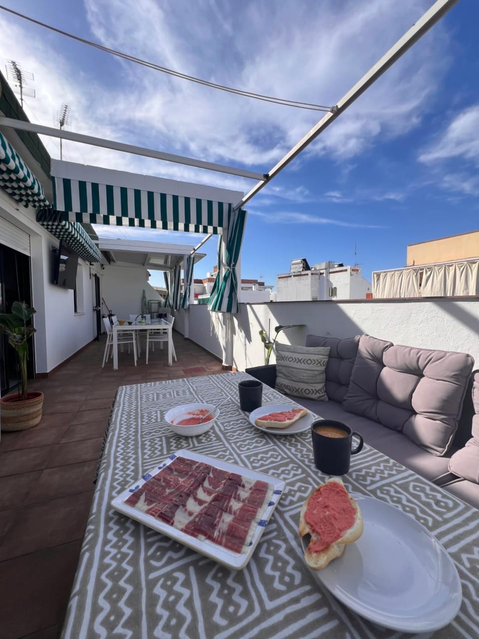 Off site, Day, Solarium, TV and multimedia, View (from property/room), Balcony/Terrace, Evening entertainment, Entertainment, internet