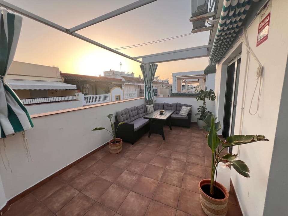 Off site, Solarium, TV and multimedia, View (from property/room), Balcony/Terrace, Dining area, Evening entertainment, Entertainment, Sunset, internet
