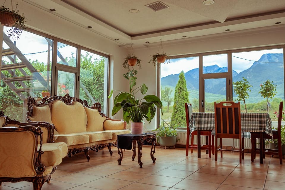 Restaurant/places to eat, Mountain view