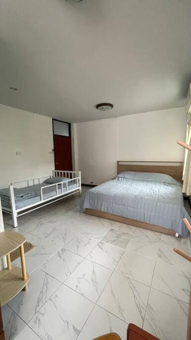 Manoo House E Apartment in Bangkok