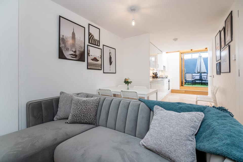 The Deluxe Barbican Duplex Apartment in London Borough of Islington