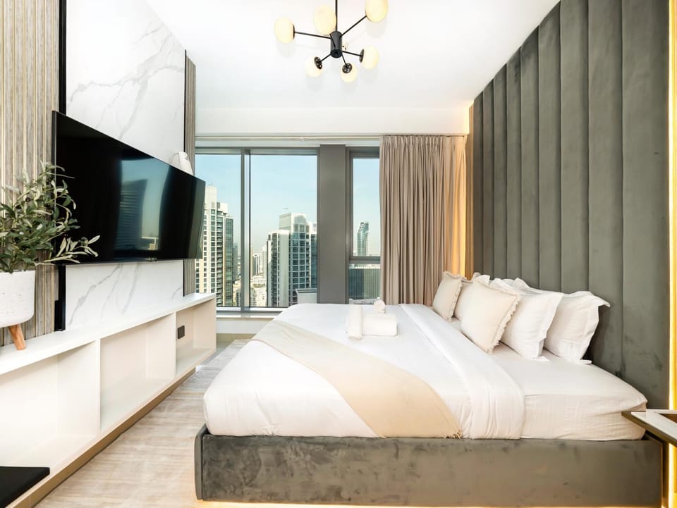 Bed, TV and multimedia, Bedroom