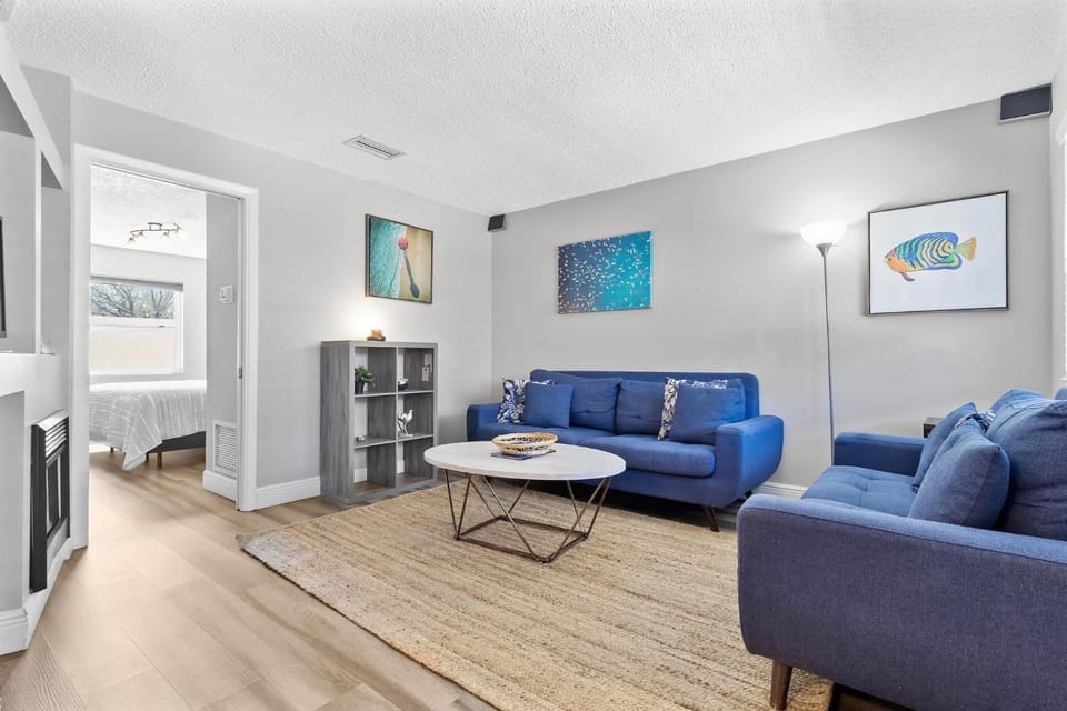 Spanish Villa Suite 52 - Damage Free & Across the Street from White Sand Beaches of Indian Rocks Beach! Apartment in Indian Rocks Beach