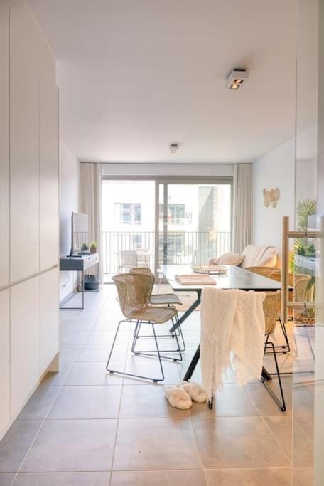 5-Guest Retreat Steps from Ostend Beach Apartment in Ostend