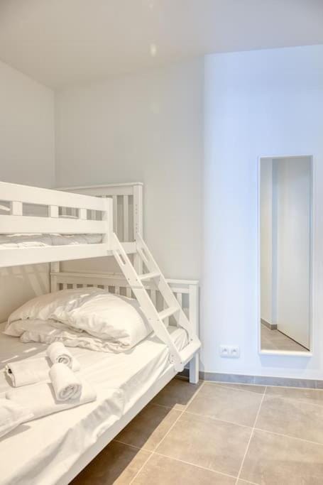 5-Guest Retreat Steps from Ostend Beach Apartment in Ostend