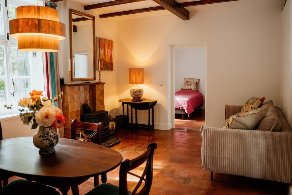 Bed, Living room, Photo of the whole room, Dining area, Bedroom