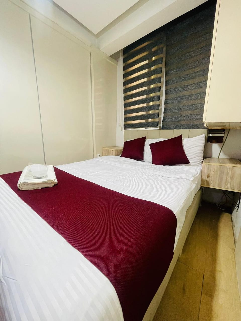Photo of the whole room, Bedroom, towels
