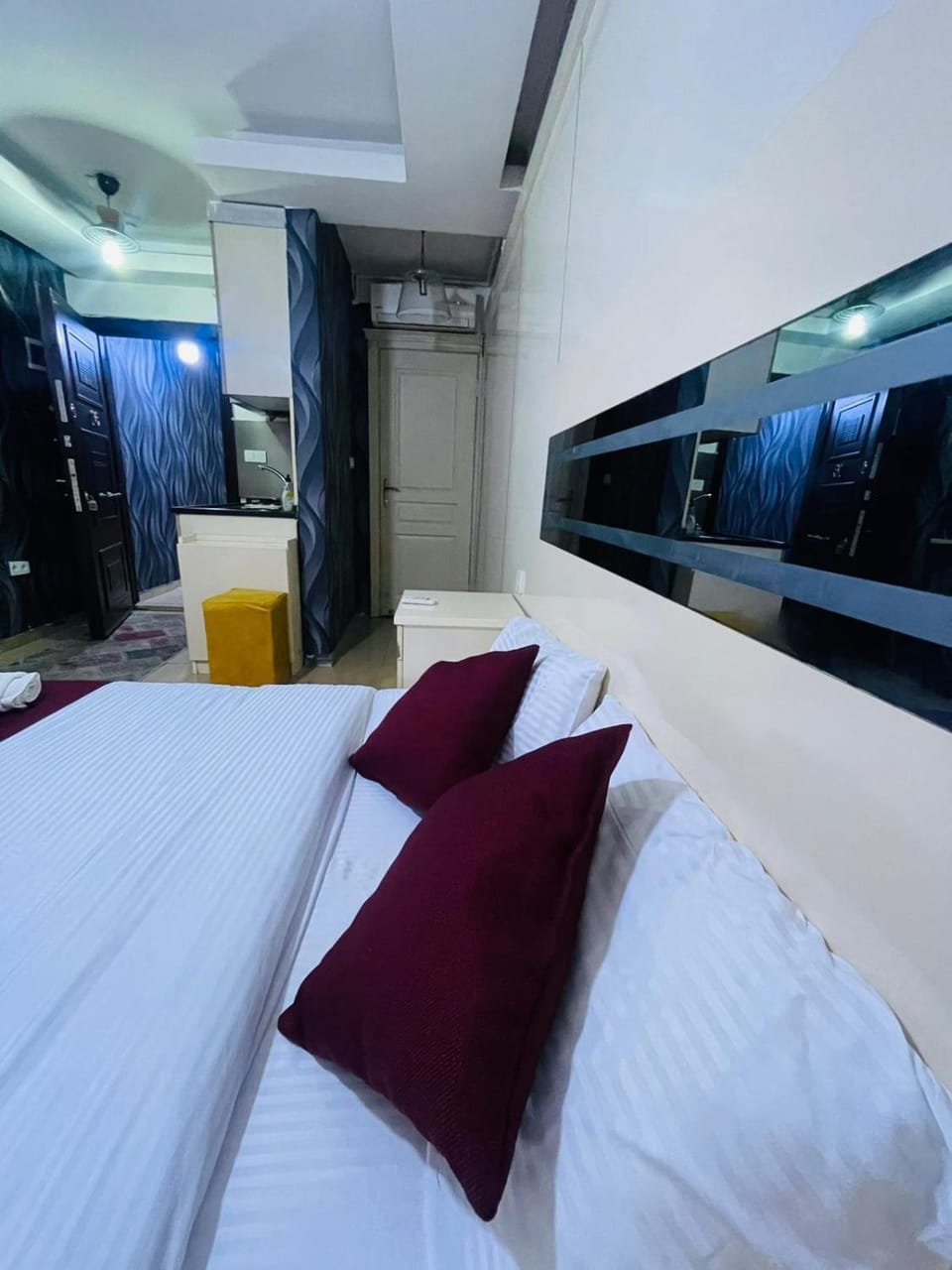 Bed, TV and multimedia, Photo of the whole room, Bedroom, wardrobe, air conditioner