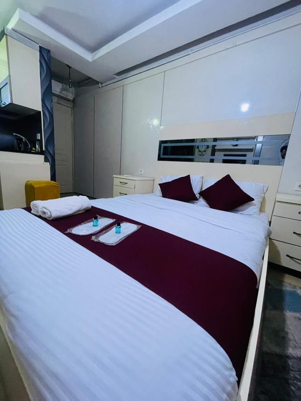 Bed, TV and multimedia, Photo of the whole room, Bedroom, wardrobe