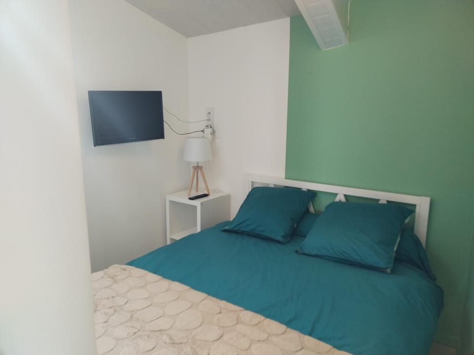 Studio entier et parking privé House in Pays de la Loire