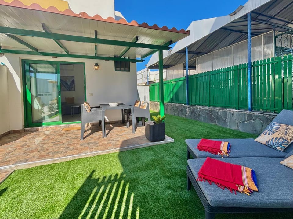 Property building, Garden, Balcony/Terrace, Garden view, sunbed