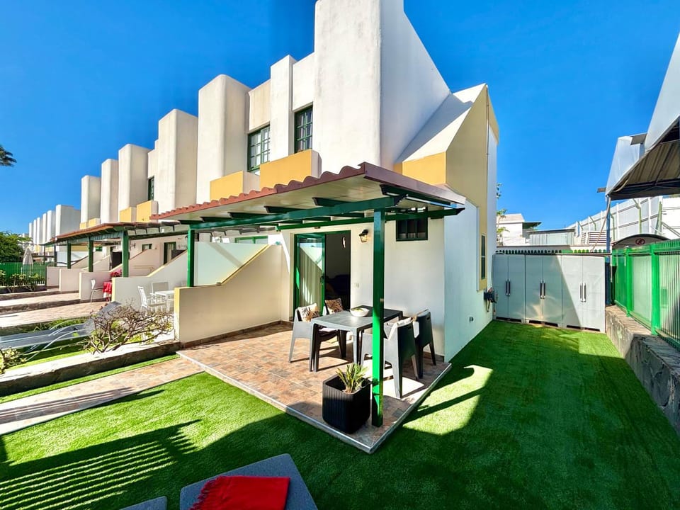 Property building, Garden, Balcony/Terrace, Garden view