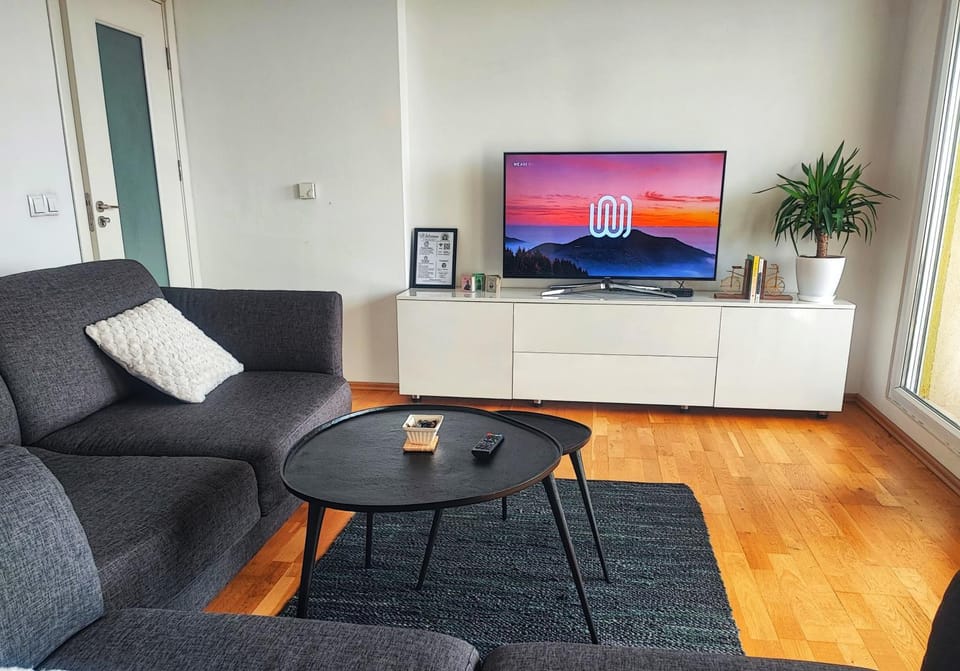 Communal lounge/ TV room, TV and multimedia, Living room, Seating area