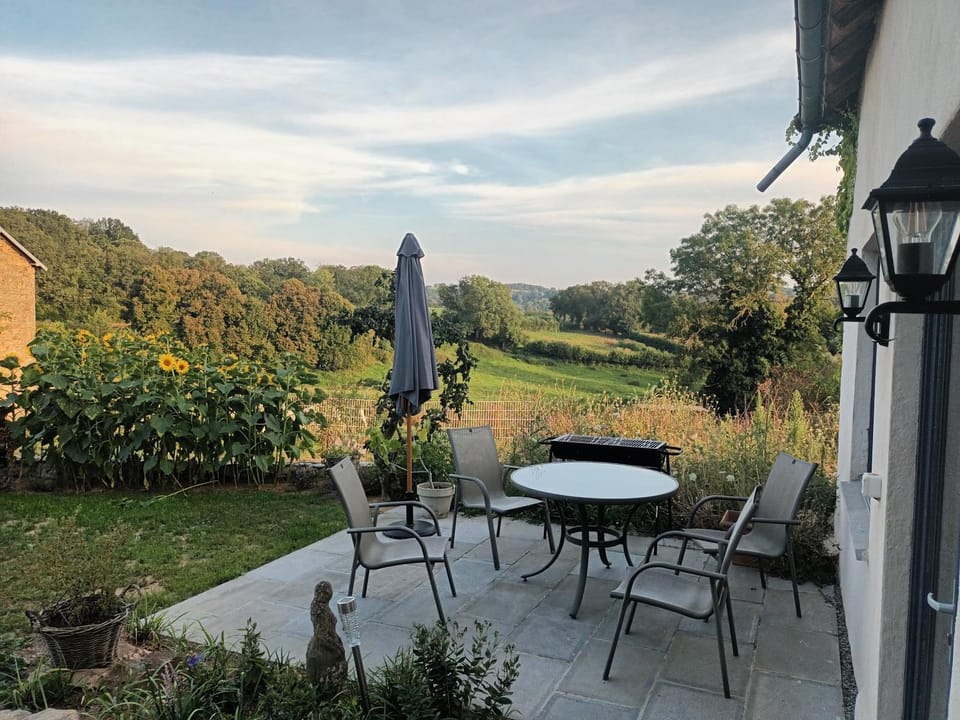 Day, Natural landscape, Garden, View (from property/room), Balcony/Terrace, Garden view, Mountain view