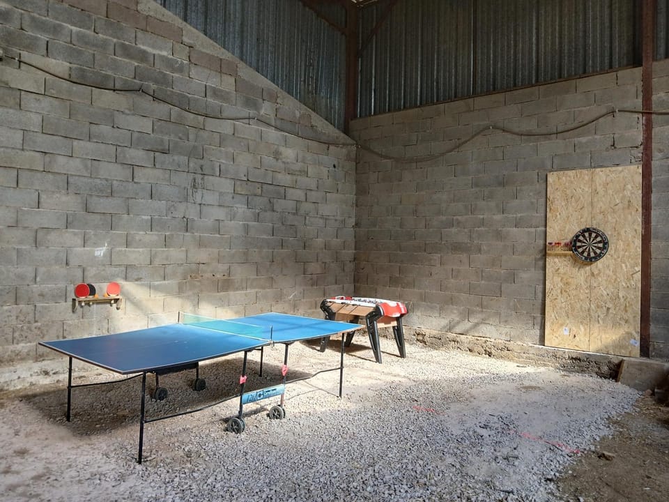 Property building, Darts, Game Room, Table tennis