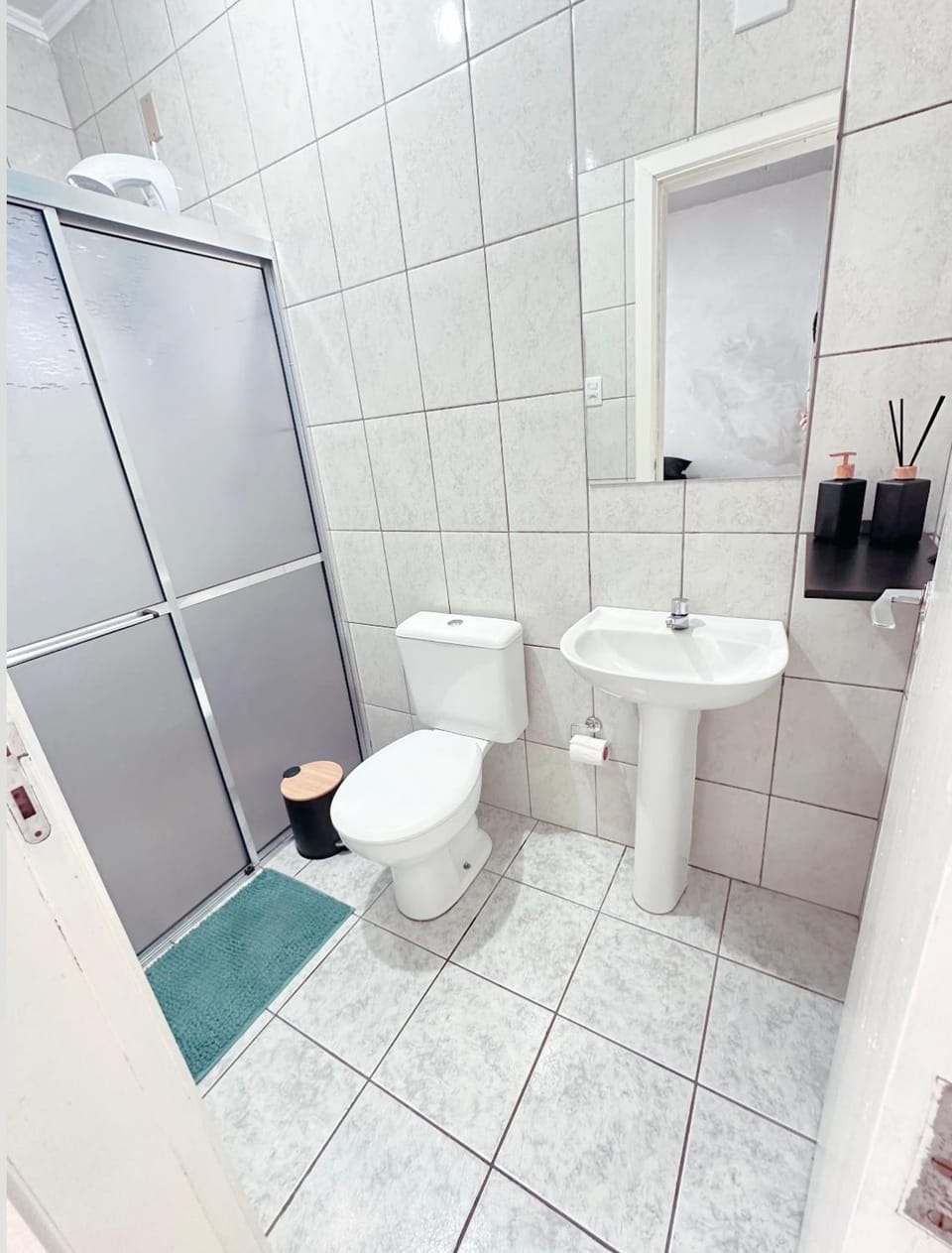 Shower, Toilet