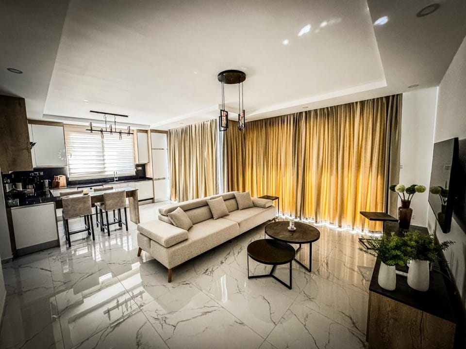 TV and multimedia, Kitchen or kitchenette, Living room, Seating area, Dining area
