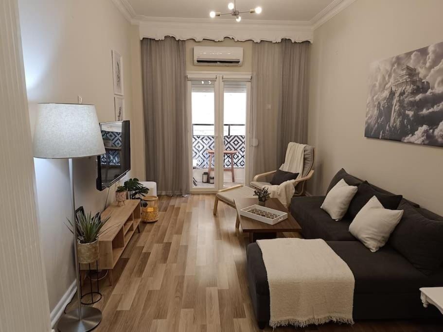 Bed, TV and multimedia, Living room, Seating area, air conditioner