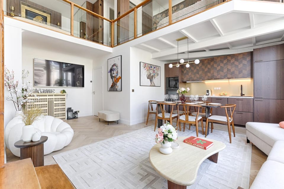 TV and multimedia, Living room, Seating area, Dining area