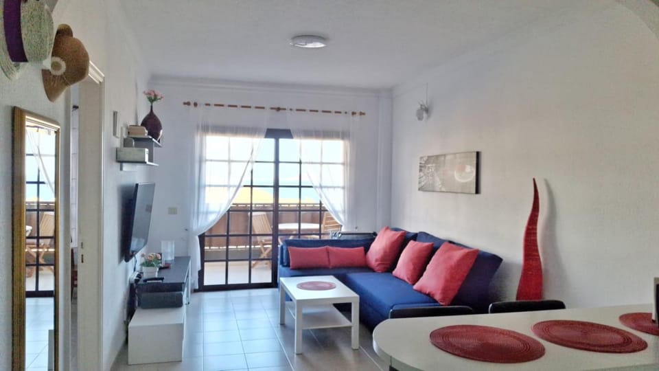 Bed, Living room, Photo of the whole room, Seating area