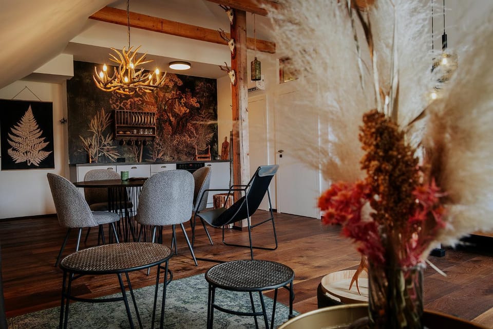 Seating area, Dining area