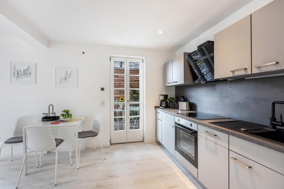 Property building, Kitchen or kitchenette, Living room
