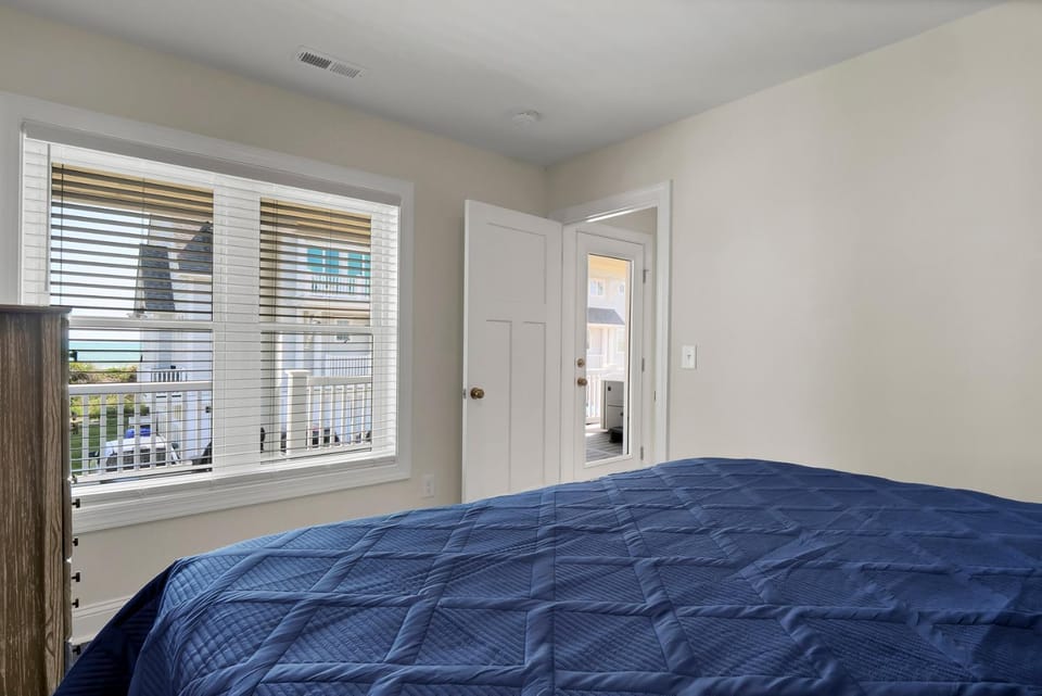 Salt Life Retreat by Sea Scape Properties House in North Topsail Beach