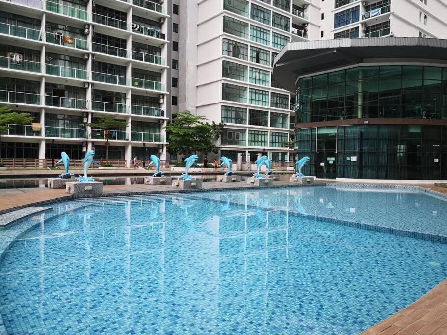 Property building, Day, Pool view, Swimming pool