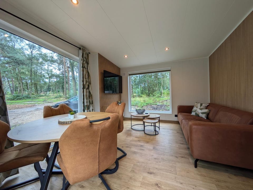 Seating area, Dining area, Evening entertainment, Garden view