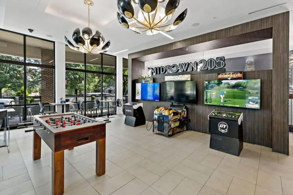 Chic Studio - 5 Min DT, Gym, Parking, W-D - Sleeps 6 Apartment in Charlotte
