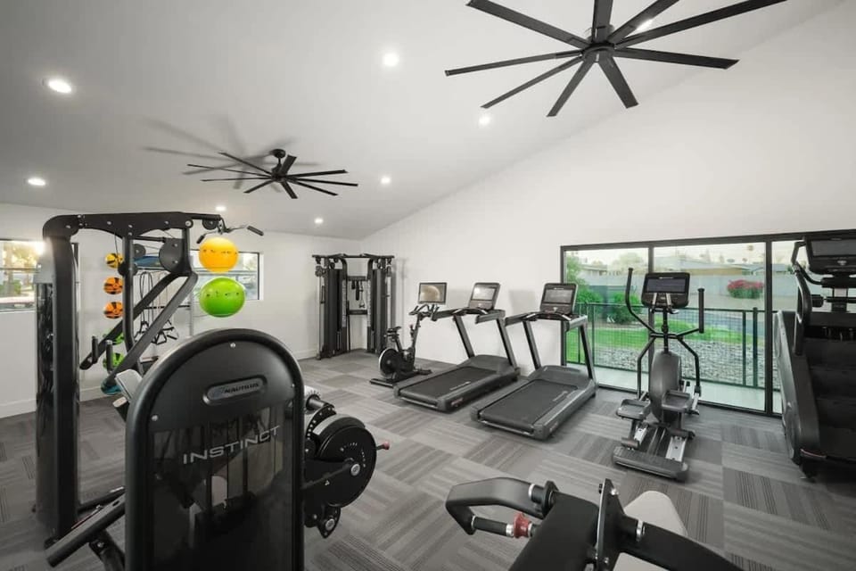 Spacious 2BD - Parking, Gym, Pool - Sleep 8 - 5Min Casino Apartment in Scottsdale