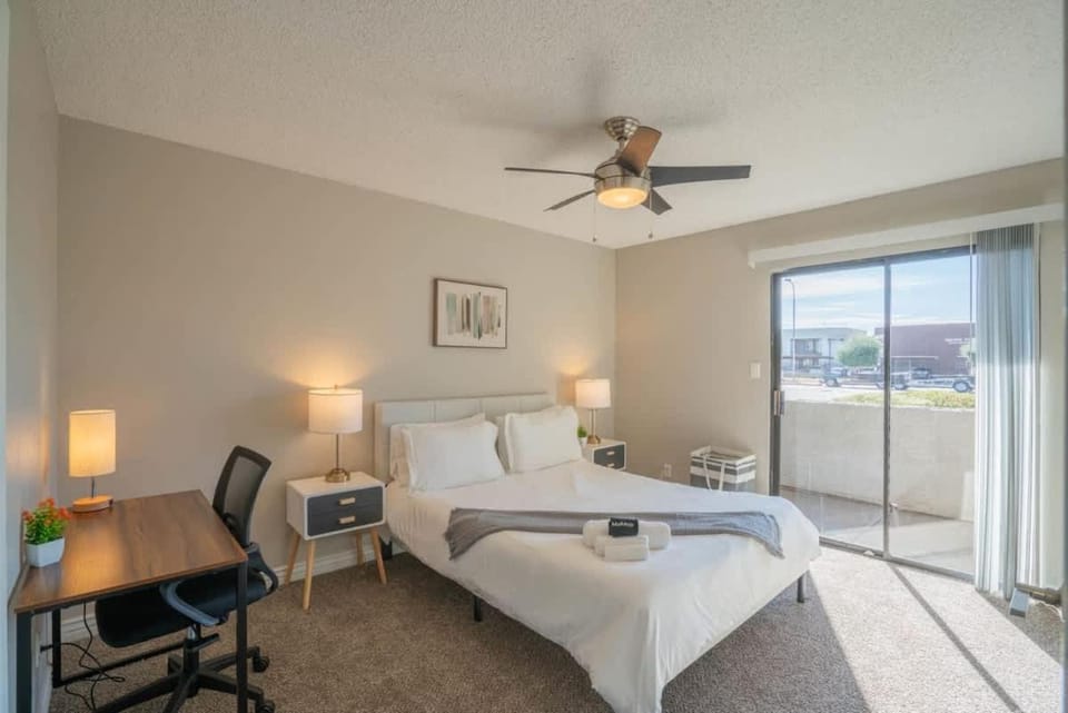 Spacious 2BD - Parking, Gym, Pool - Sleep 8 - 5Min Casino Apartment in Scottsdale