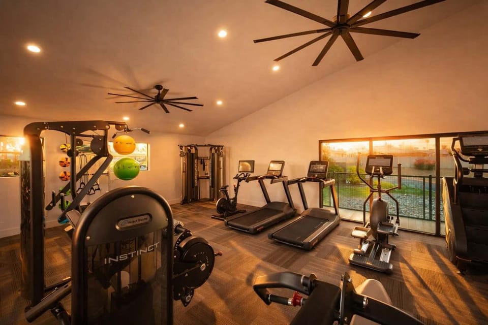 Unique 2BD - Parking, Gym, Pool - Sleeps 8 - 5Min Casino Apartment in Scottsdale