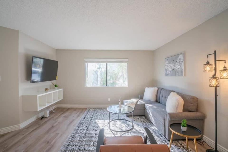 Unique 2BD - Parking, Gym, Pool - Sleeps 8 - 5Min Casino Apartment in Scottsdale